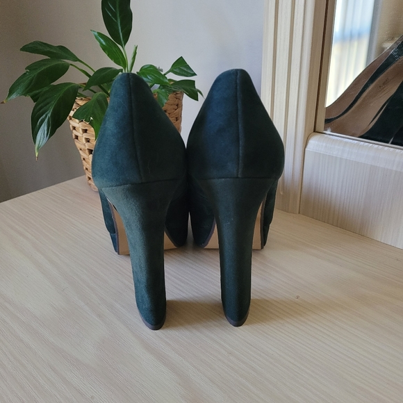 GLAMOUR Size 8 'Ckitu' Green Velour Heels - Picture 5 of 7